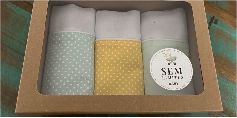 Kits de fraldas em caixas de presente com o selo Sem Limites Baby
